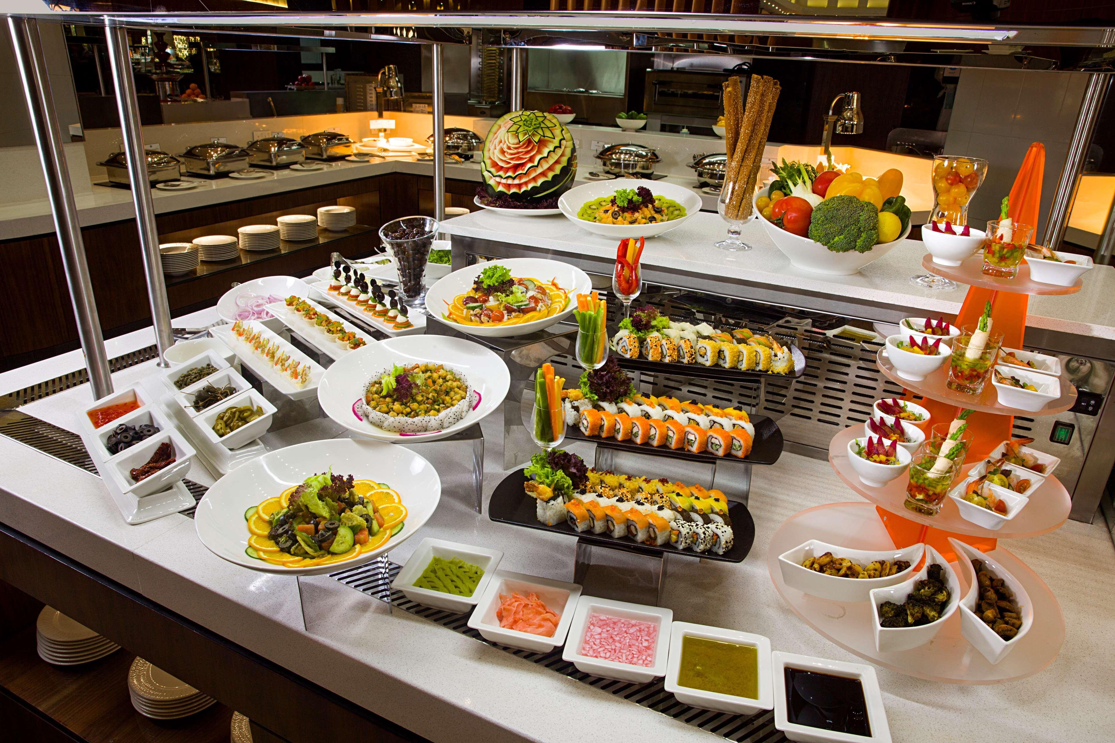 Ayla Grand Hotel Al-Ajn Zewnętrze zdjęcie A sushi bar