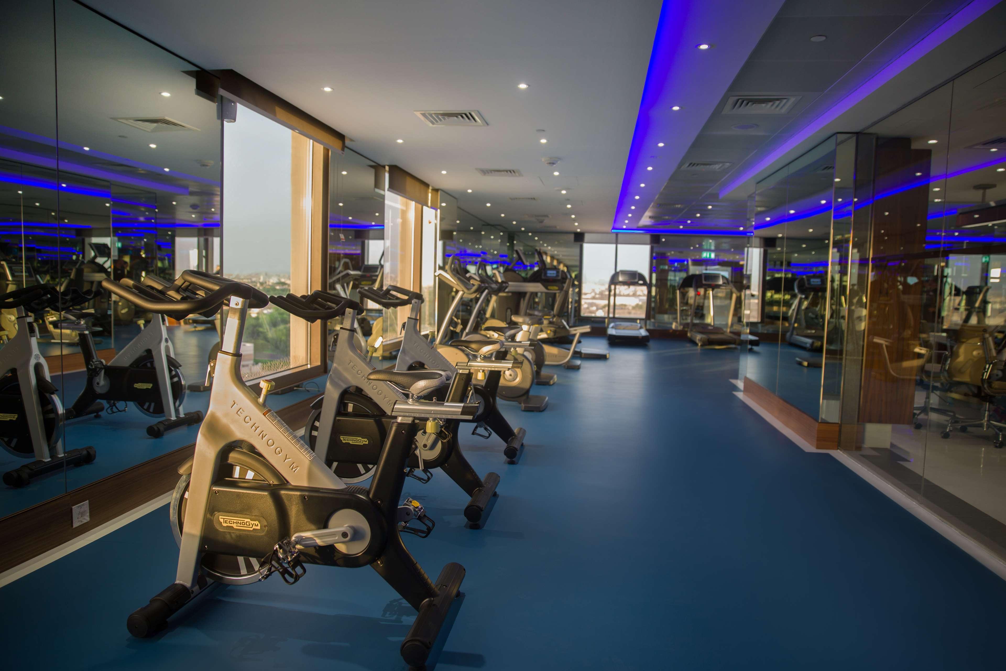 Ayla Grand Hotel Al-Ajn Zewnętrze zdjęcie The gym at the hotel