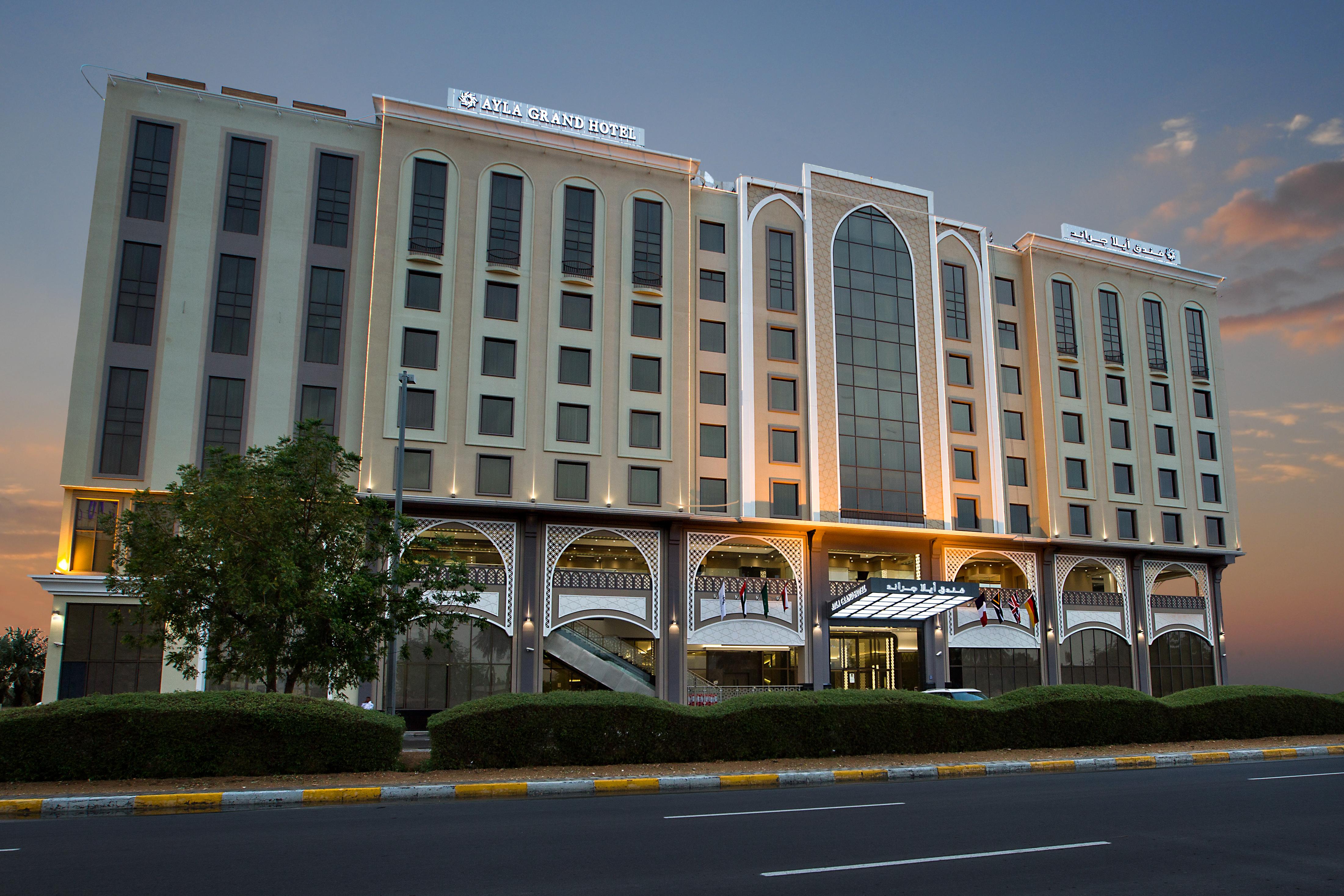 Ayla Grand Hotel Al-Ajn Zewnętrze zdjęcie The hotel in 2012