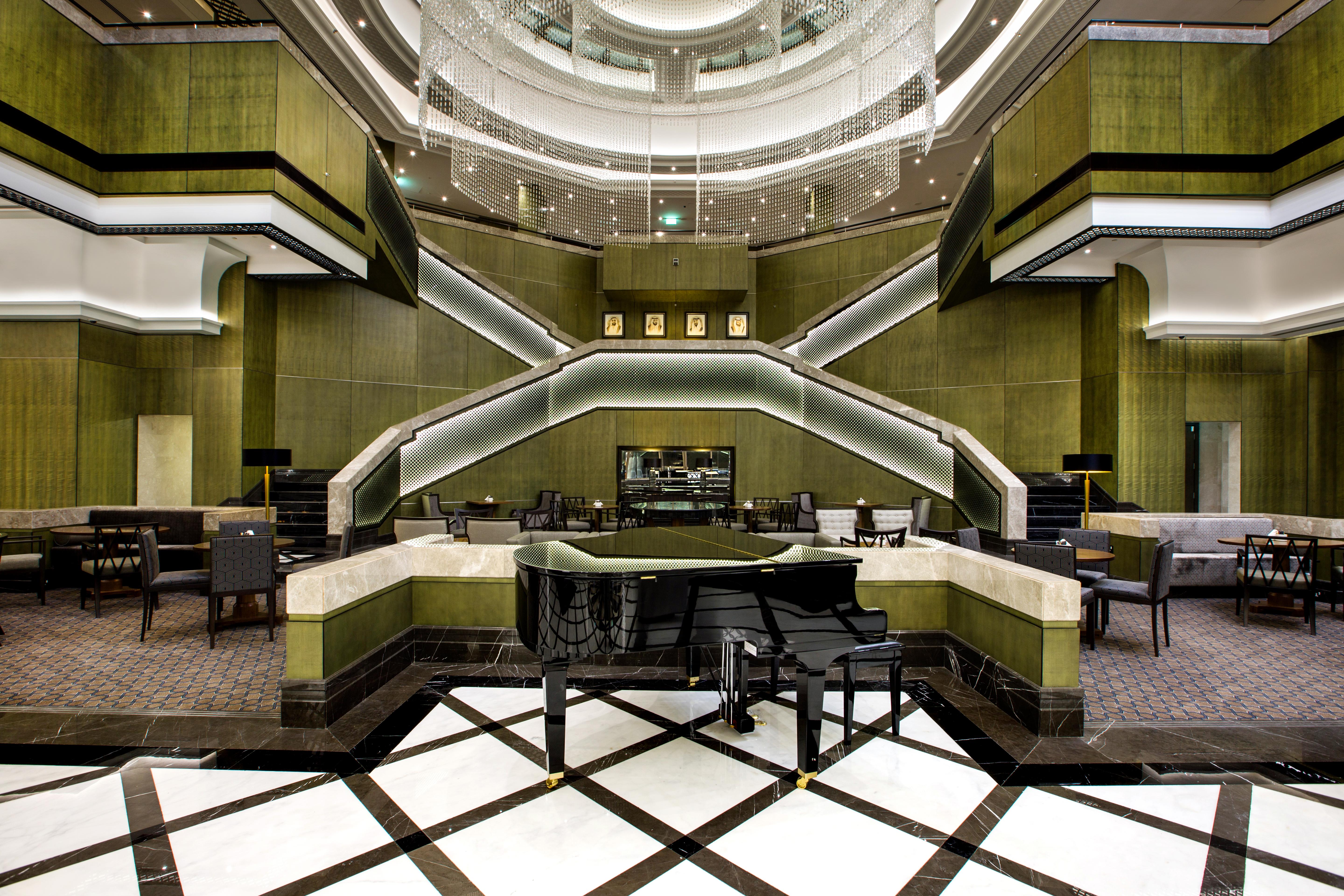 Ayla Grand Hotel Al-Ajn Zewnętrze zdjęcie The lobby of the hotel