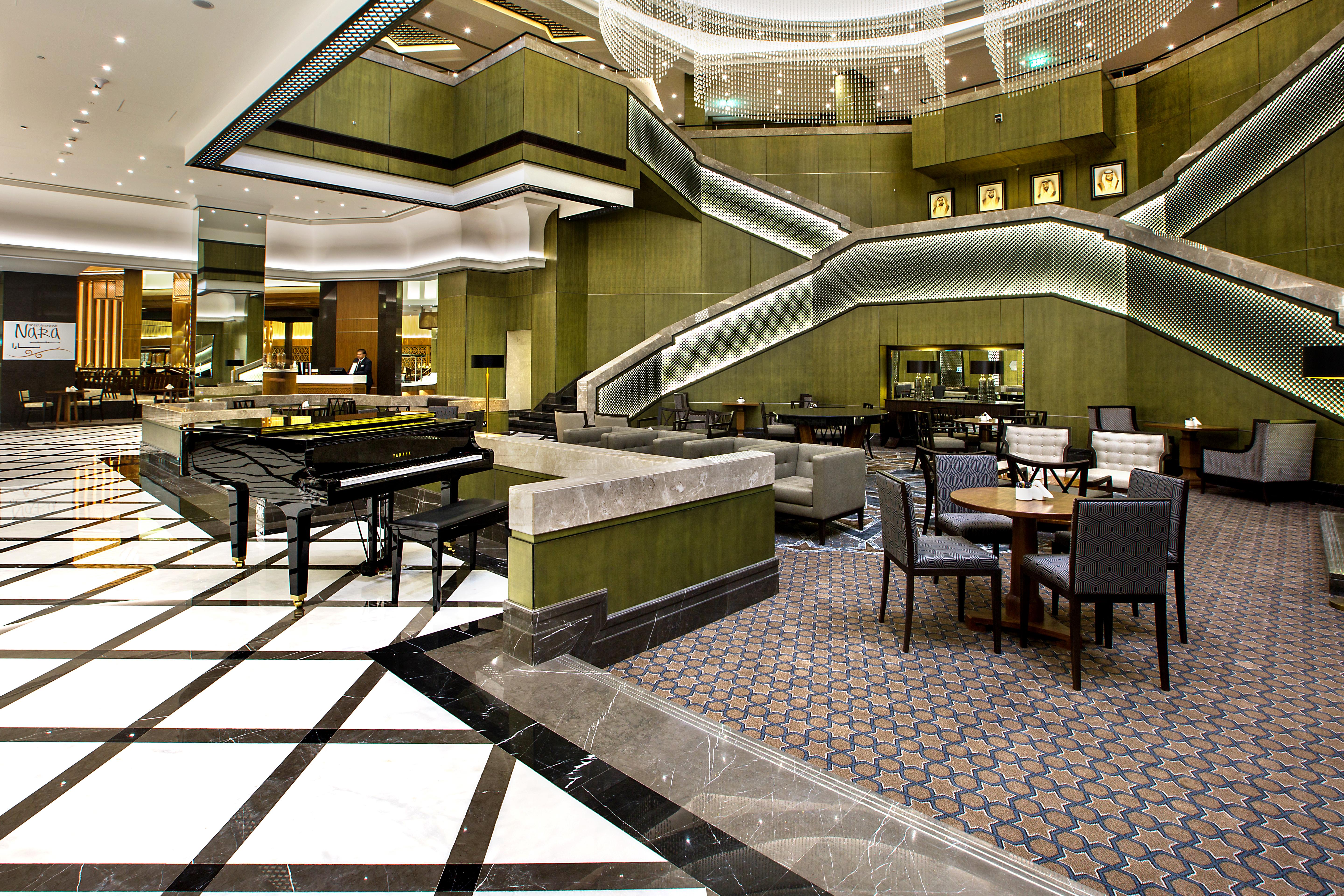 Ayla Grand Hotel Al-Ajn Zewnętrze zdjęcie The lobby of the hotel