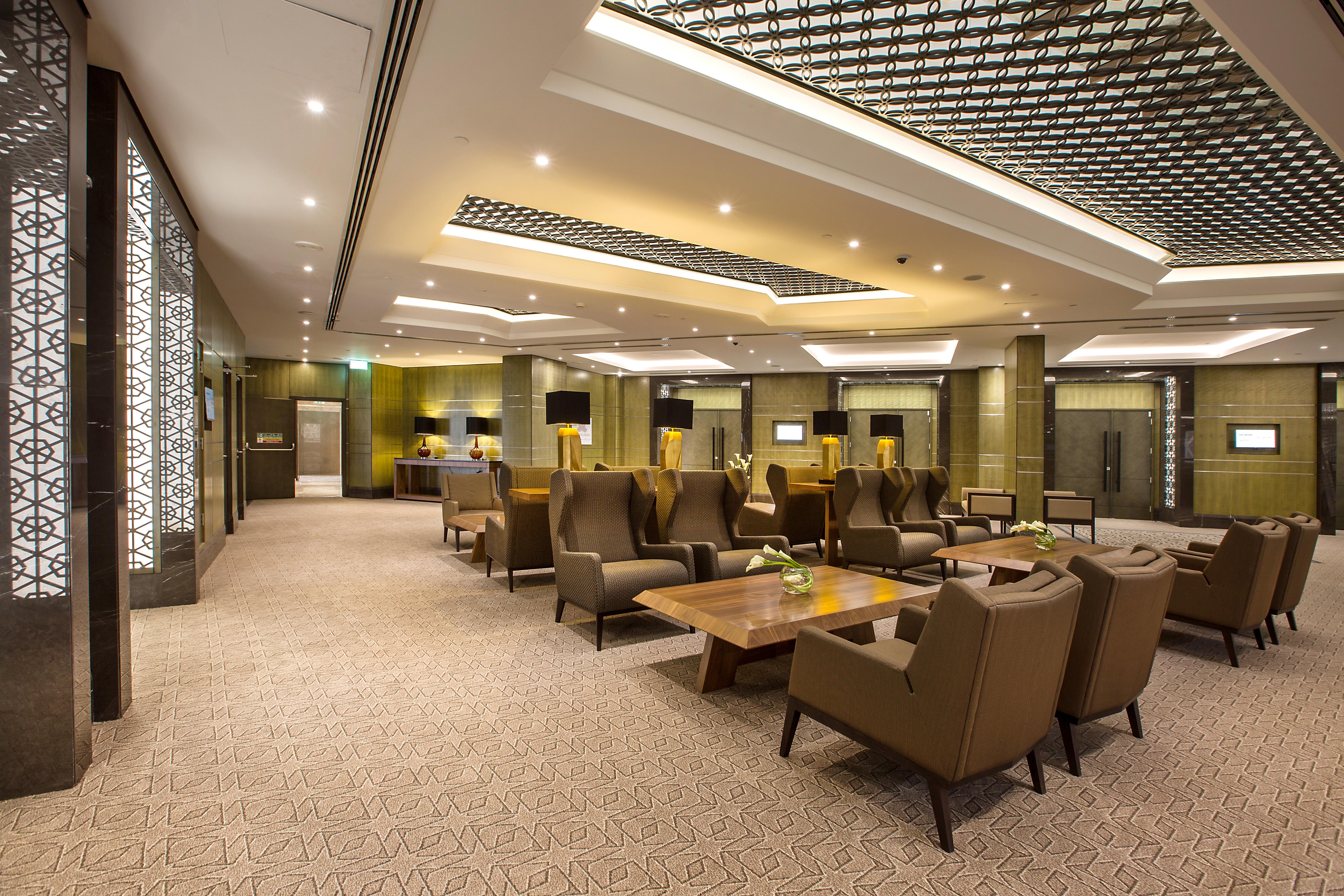 Ayla Grand Hotel Al-Ajn Zewnętrze zdjęcie The lounge at the airport