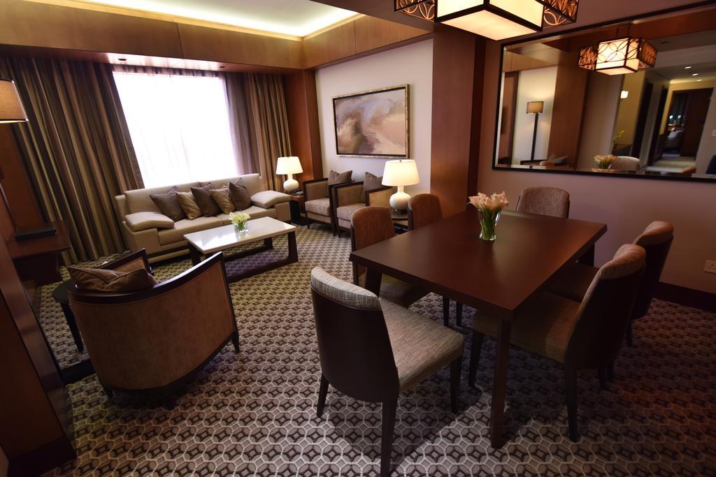Ayla Grand Hotel Al-Ajn Zewnętrze zdjęcie A suite at the hotel